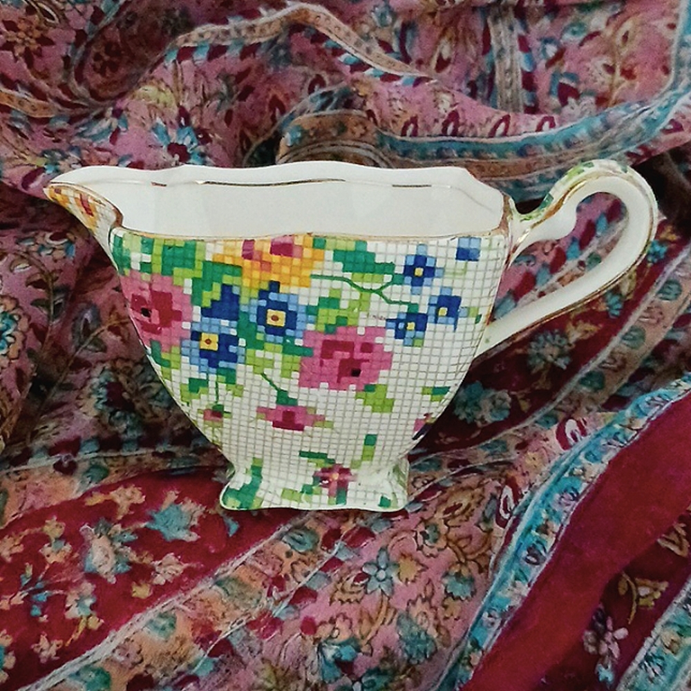 VINTAGE ROYAL WINTON QUEEN ANNE CHINTZ GRIMWADES OPEN CREAMER * MADE IN ENGLAND